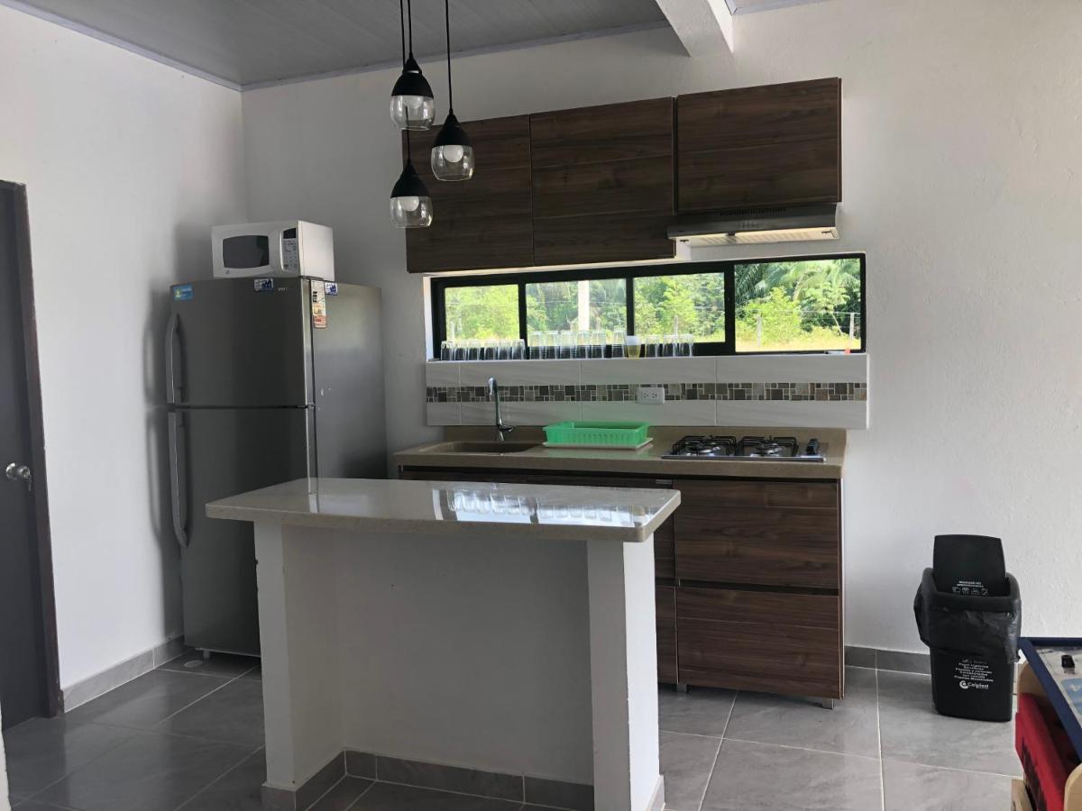 Con Piscina Privada Y Zona Bbq En