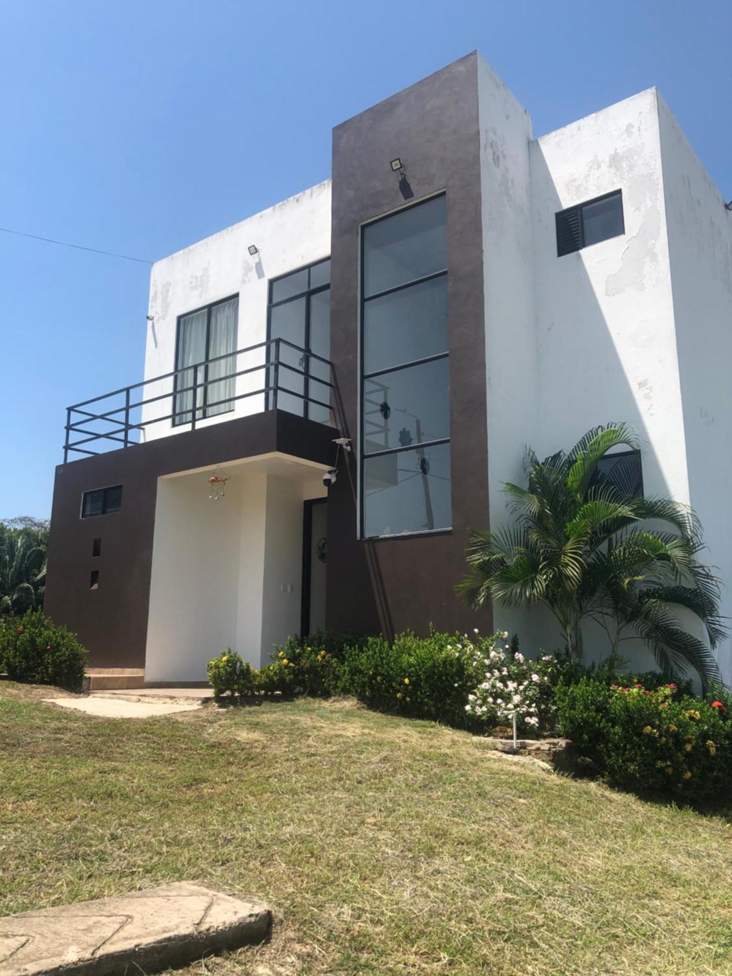 Con Piscina Privada Y Zona Bbq En *