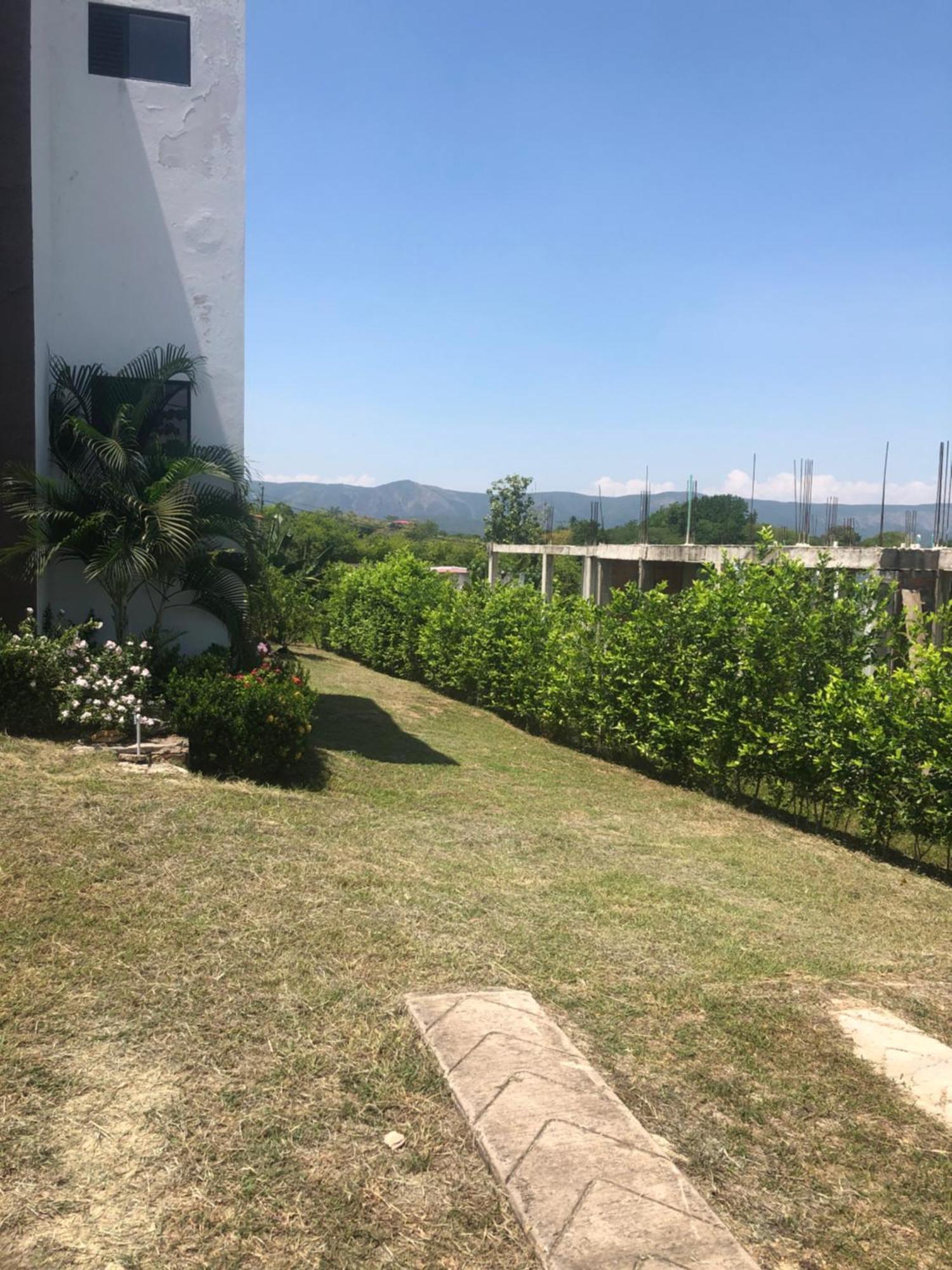 Con Piscina Privada Y Zona Bbq En *