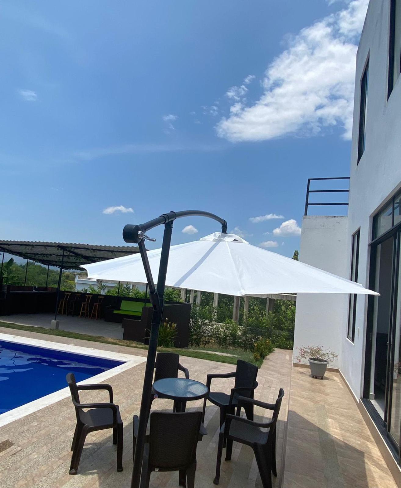 Con Piscina Privada Y Zona Bbq En Villa Carmen de Apicalá