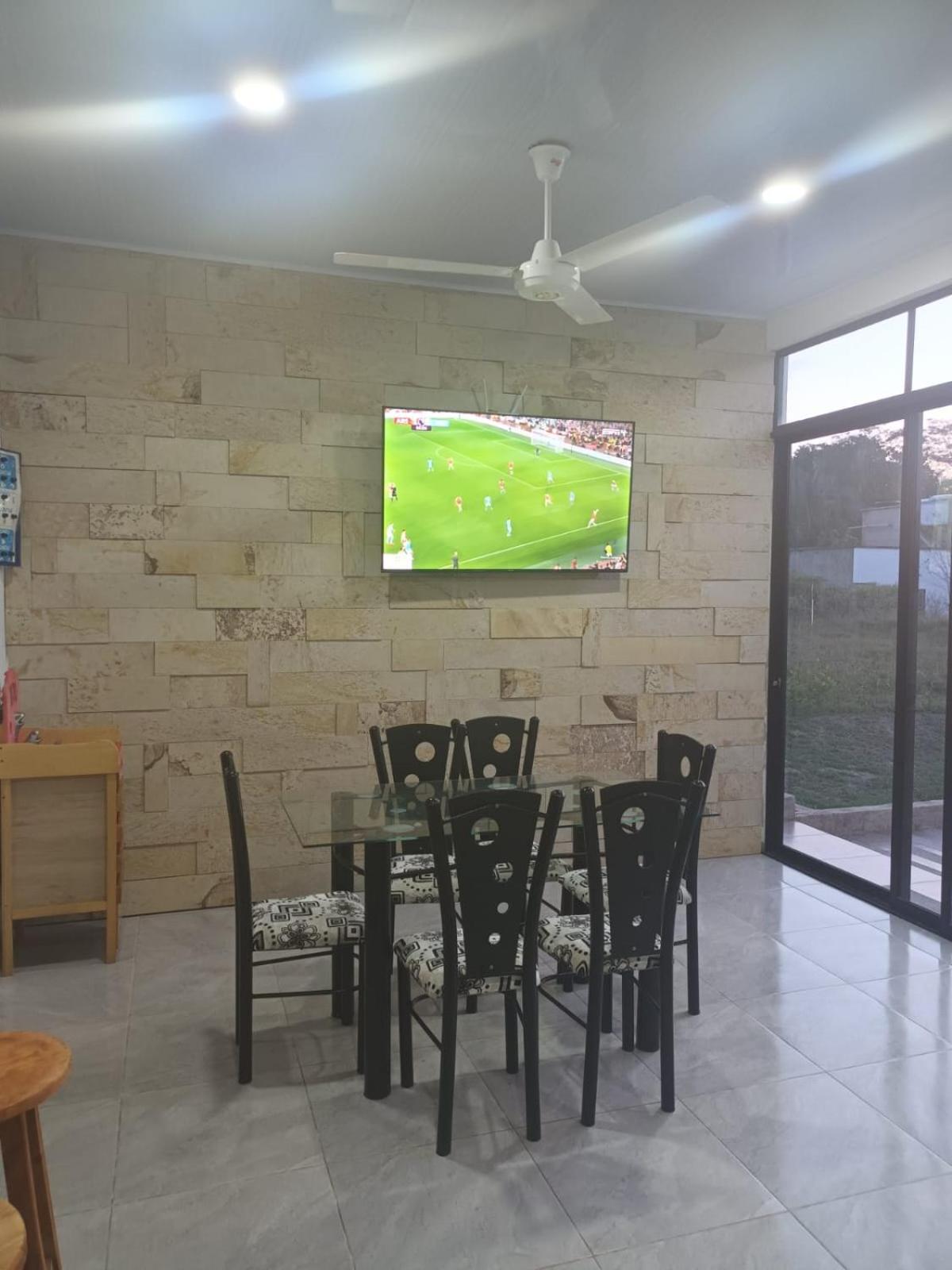 Con Piscina Privada Y Zona Bbq En